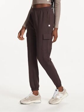 Vuori Women's Cargo boyfriend Joggers - Java brown heather
